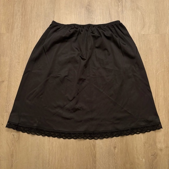 Warner's Other - Vintage Warner’s Perfect Measure Nylon and Lace Slip Black Womens Large